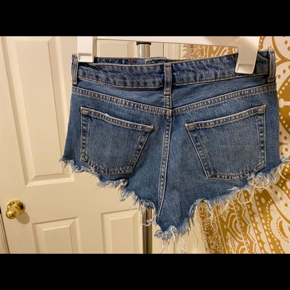 Top shop, size 4, jean shorts - Picture 3 of 4